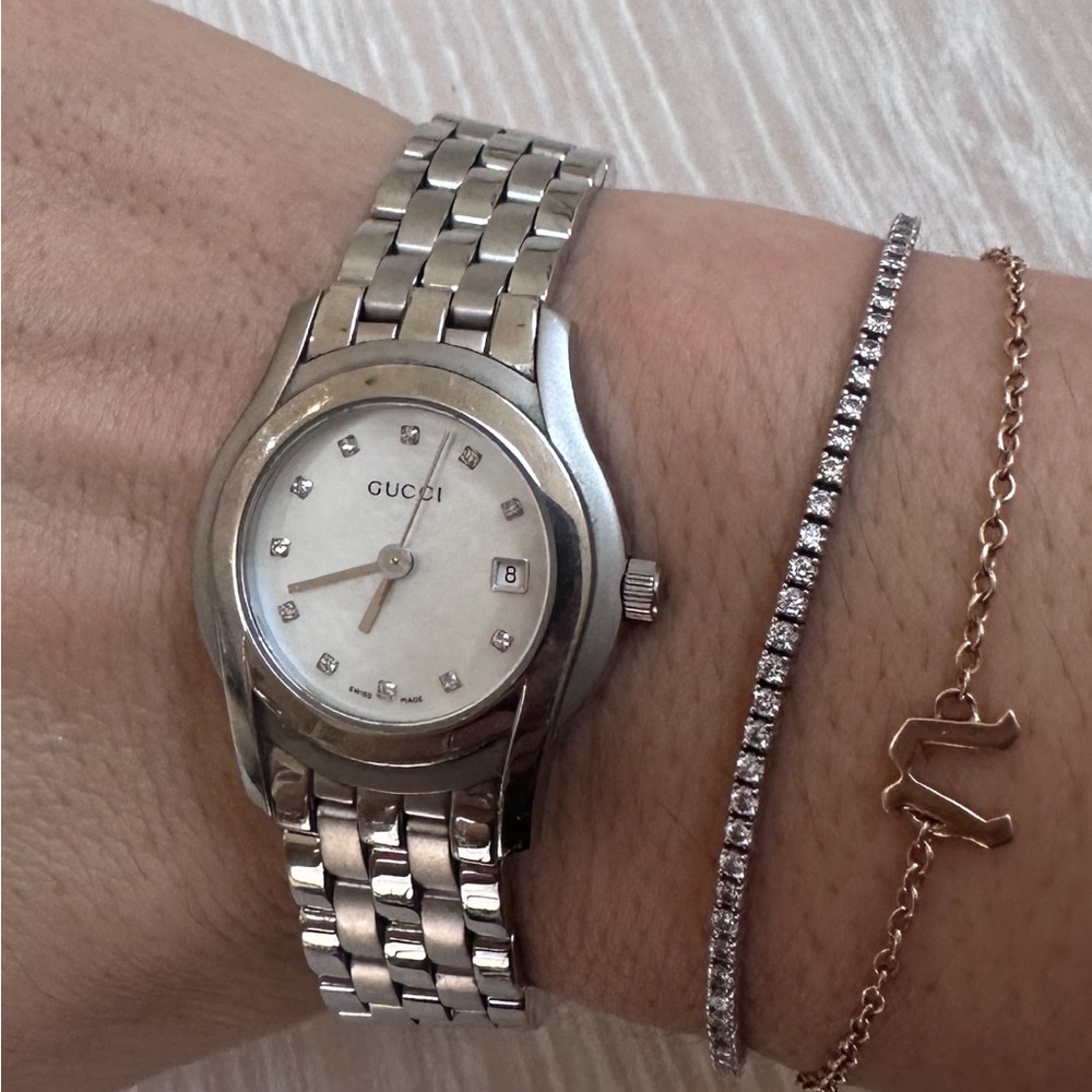 Women’s Round Face Gucci Watch Water Resistant 5500 L Stainless Steel Authentic